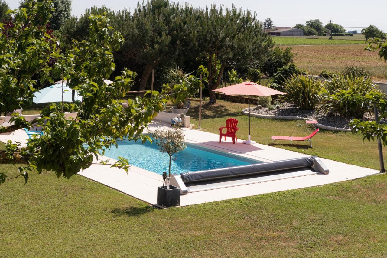 Gite 4 Personnes Avec Piscine Entre Saintes Et Royan Balanzac Buitenkant foto